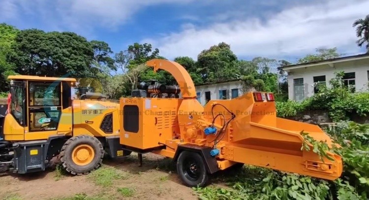 河南昌達(dá)HC-6145園林樹枝粉碎機(jī)鏈條輸送版海南客戶現(xiàn)場(chǎng).jpg